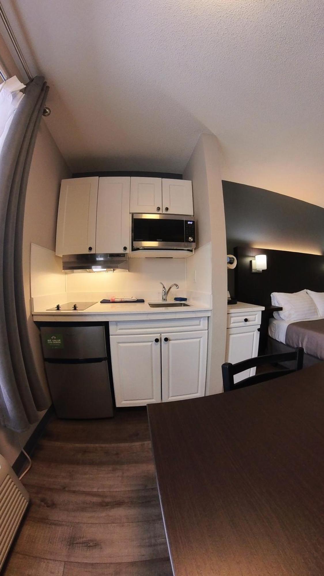 Moonlight Inn And Suites Садбери Экстерьер фото