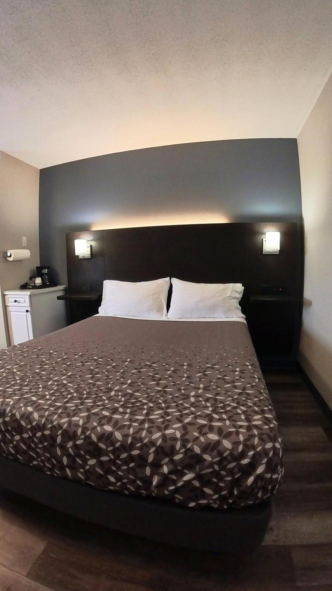 Moonlight Inn And Suites Садбери Экстерьер фото